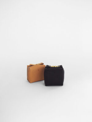 SQUARE POUCH  / 本革 栃木レザー ボックス型 ポーチ 正方形
